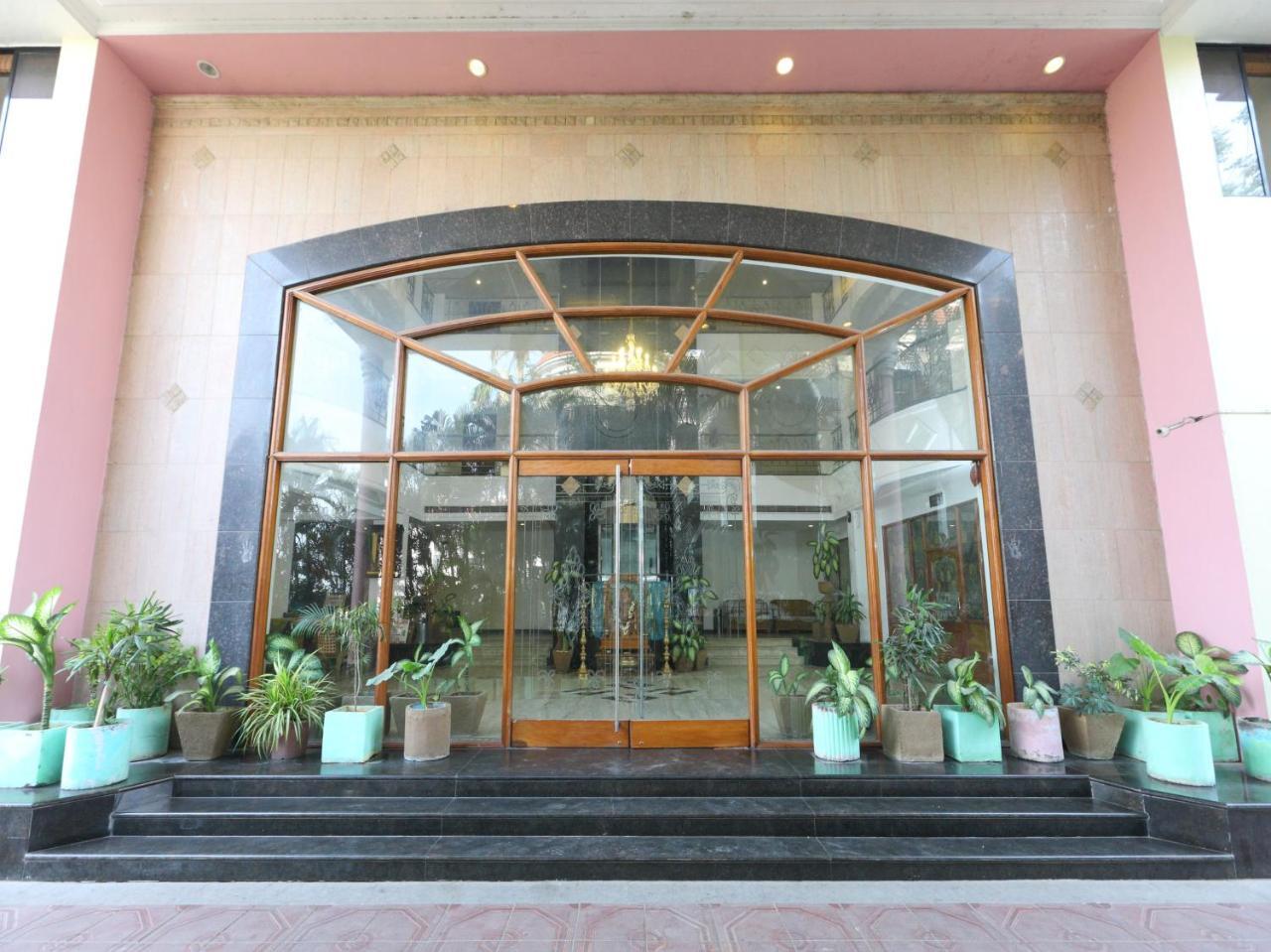 Oyo 1081 Hotel Sindhu International Tirupati Luaran gambar